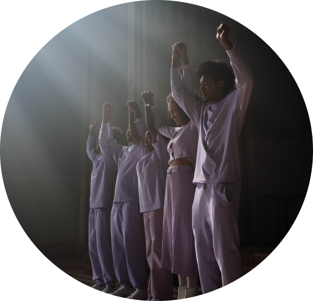 Bild der Gesangsgruppe, Sie halten sich an den Händen